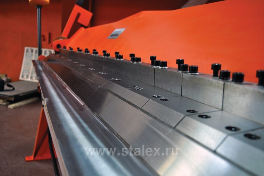 Фото 50 - Станок листогибочный ручной сегментный  STALEX W2.0x2540A.