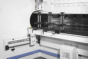 Фото 32 - MetalTec HBM 160/3200C Листогибочные гидравлические прессы с ЧПУ контроллером TP10S.