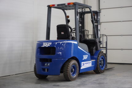 Фото 94 - Вилочный погрузчик TRF D30-4i.